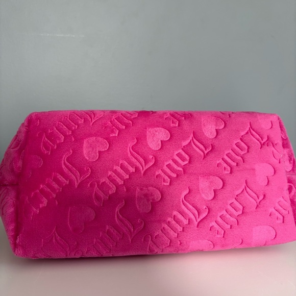 Juicy Couture Hot Pink Velvet Heart Cosmetic Pouch with Light Pink Spa Set - Picture 11 of 11